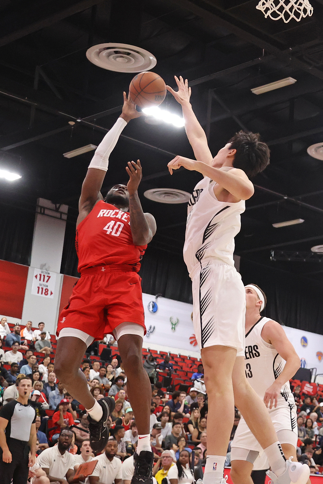 集结日NBA季后赛焦点战，上海久事篮板制胜，管理层满意，球探报告显示潜力的简单介绍